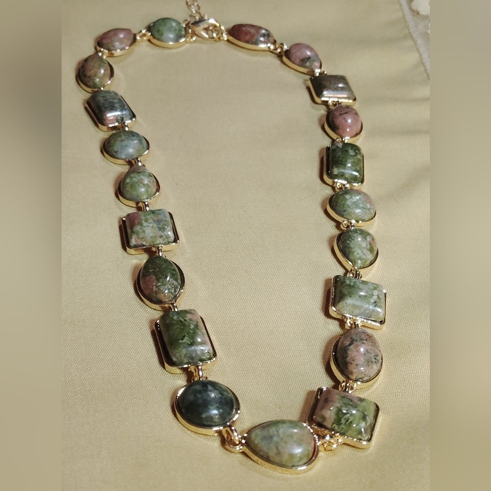 RUBY ZOISITE GOLDTONE NECKLACE. ADJUSTABLE, 16" To 18" INCH